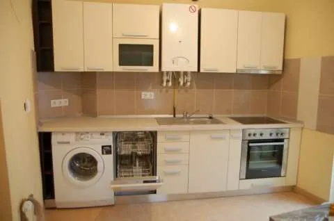 De inchiriat casa, central, singur in curte, - Imaginea 1