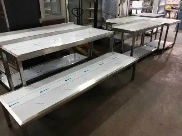 Producator de mese profesionale din inox si dulapuri cu usi culisante - Imaginea 2