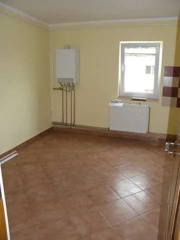 OFERTA! ! ! - Onesti, APARTAMENT decomandat cu 2 CAMERE in bloc nou - Imaginea 2