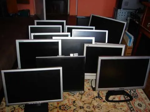 VAND LCD 22 INCHI DIFERITE MODELE - Imaginea 1