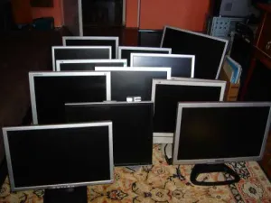 VAND LCD 22 INCHI DIFERITE MODELE