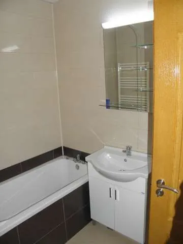 OFERTA! ! ! - Onesti, APARTAMENT decomandat cu 2 CAMERE in bloc nou - Imaginea 7