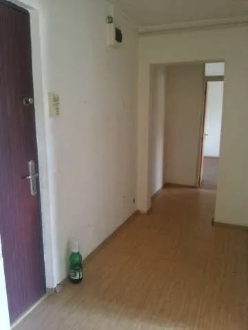Apartament 2 camere confort 1 sporit, decomandat, intrare Racadau ( langa Carrefour ). Are centrala proprie, termopan si beci. L - Imaginea 1