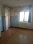 Apartament 2 camere confort 1 sporit, decomandat, intrare Racadau ( langa Carrefour ). Are centrala proprie, termopan si beci. L - Miniatura 3