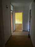 Apartament 2 camere confort 1 sporit, decomandat, intrare Racadau ( langa Carrefour ). Are centrala proprie, termopan si beci. L - Miniatura 4