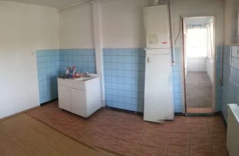 Apartament 2 camere confort 1 sporit, decomandat, intrare Racadau ( langa Carrefour ). Are centrala proprie, termopan si beci. L - Imaginea 5