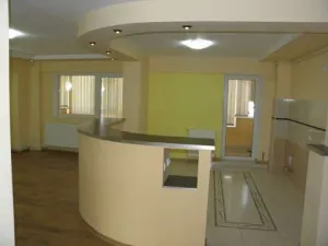 Onesti, de vanzare APARTAMENT 3 CAMERE decomandate zona de sus - bloc nou