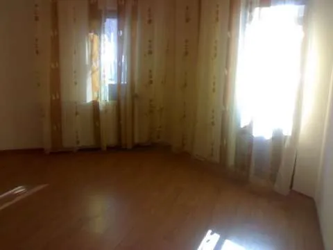 VAND CASA IN RADASENI-FALTICENI-SUCEAVA - Imaginea 5