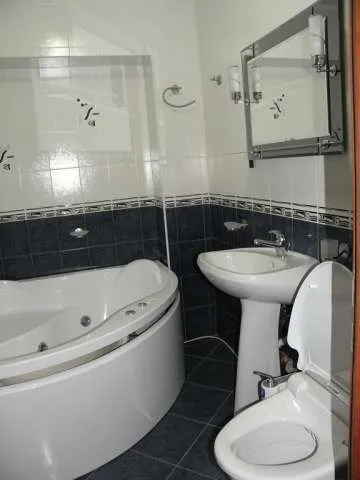 Onesti, de vanzare APARTAMENT 3 CAMERE decomandate zona de sus - bloc nou - Imaginea 6