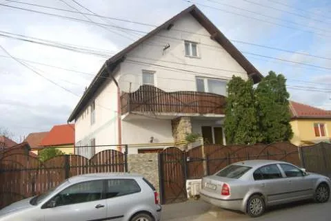 Casa 7 camere cu 2 apartamente - Imaginea 1