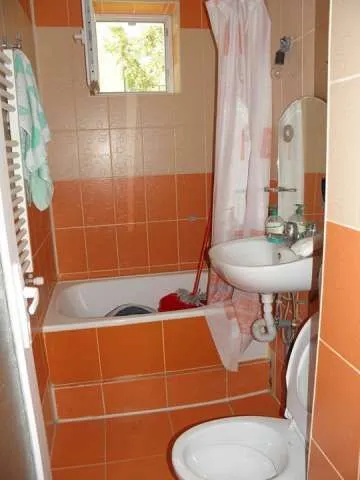 Onesti de vanzare APARTAMENT 2 CAMERE - Imaginea 2