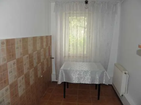 Onesti de vanzare APARTAMENT 2 CAMERE - Imaginea 3