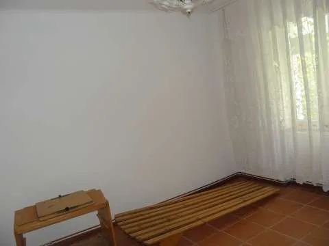 Onesti de vanzare APARTAMENT 2 CAMERE - Imaginea 4
