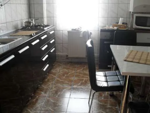 ALEGEREA EXCELENTA - Onesti, APARTAMENT 4 CAMERE DEC. - Imaginea 1