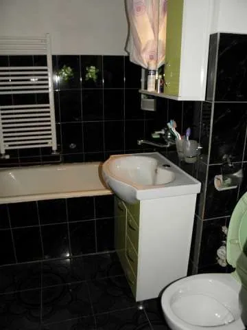 Onesti, de vanzare APARTAMENT 2 CAMERE decomandate - Imaginea 7