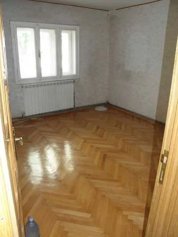 ONESTI, ALEGEREA EXCELENTA! APARTAMENT 3 CAMERE DECOMANDAT in bloc nou - Imaginea 3