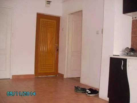 vand apartament 3 camere recent renovat in Onesti - Imaginea 6