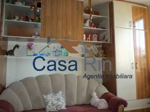 Vand apartament 3 camere, zona centrala - Imaginea 2