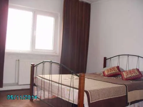vand apartament 3 camere recent renovat in Onesti - Imaginea 9