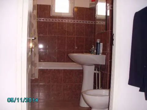 vand apartament 3 camere recent renovat in Onesti - Imaginea 10