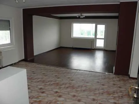 OFERTA! Apartament DECOMANDAT cu 3 CAMERE in bloc nou - Imaginea 2