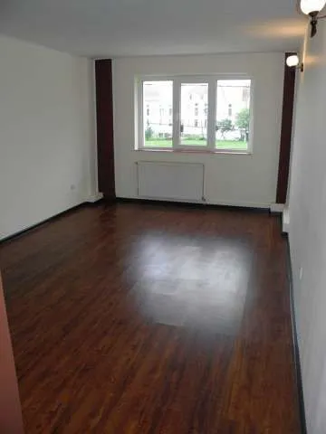 OCAZIE! ! ! Apartament cu 3 camere la pret avantajos - Imaginea 3