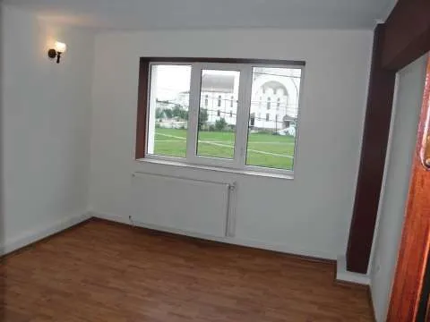 OCAZIE! ! ! Apartament cu 3 camere la pret avantajos - Imaginea 5