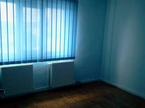 Oferta - Vand apartament cu trei camere - Imaginea 5
