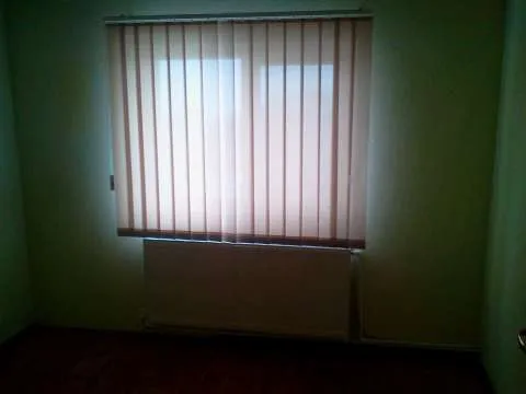 Oferta - Vand apartament cu trei camere - Imaginea 6