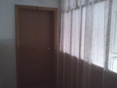 Oferta - Vand apartament cu trei camere - Imaginea 9