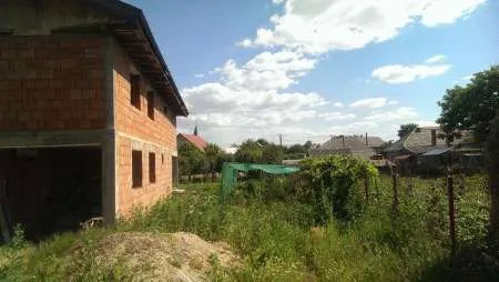 Vand casa cu etaj - Imaginea 1