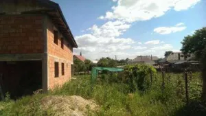 Vand casa cu etaj