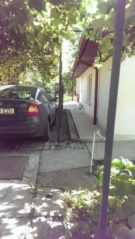 Urgent - Vand casa in Husi ultracentral - Imaginea 4