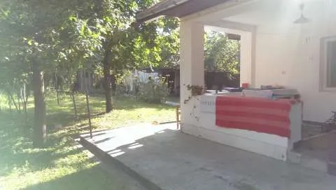 Urgent - Vand casa in Husi ultracentral - Imaginea 5