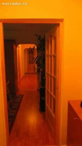 Vand apartament 4 camere complet renovat - Imaginea 1
