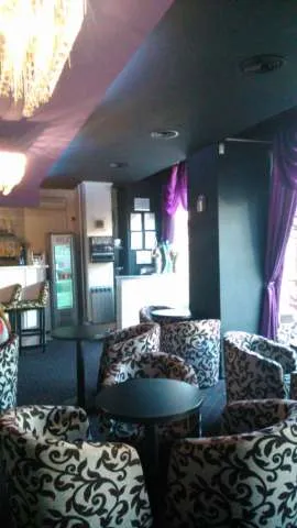 Mobilier si accesorii cafenea - Imaginea 1