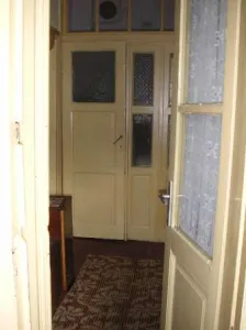 Vand apartament in casa la curte in orasul Galati