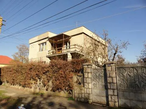 Vand casa familiala cu etaj si curte in Turda -Noua, langa parc - Imaginea 1