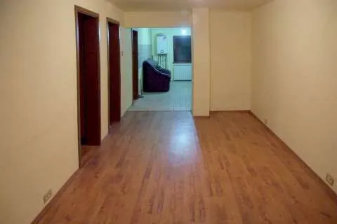 Ofer spre inchiriere apartament 3 camere in Onesti( nemobilat) , jacuzzi - Imaginea 4