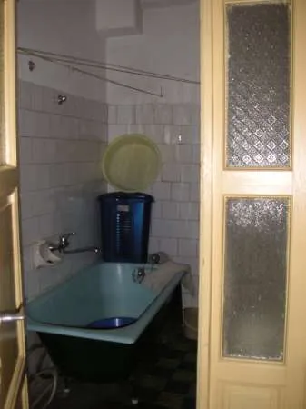 Vand apartament in casa la curte in orasul Galati - Imaginea 10