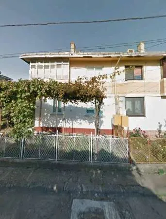 Casa de vanzare/schimb cu apartament 2 camere + diferenta - Imaginea 1