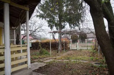 Casa si teren centru Pascani - Imaginea 1