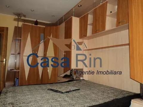 Vand apartament 3 camere, zona centrala - Imaginea 3