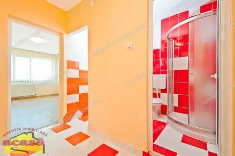 Vand garsoniera Tiglina 1, etaj 3, renovata complet, 77 000 lei - Imaginea 2