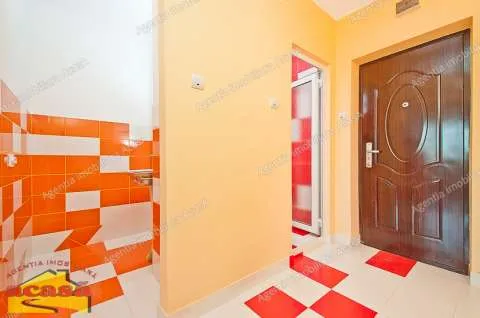 Vand garsoniera Tiglina 1, etaj 3, renovata complet, 77 000 lei - Imaginea 3