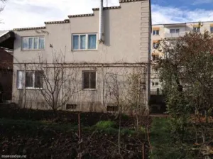 Vand CasÄf cu etaj, situatÄf in Ci¢mpia Turzii, 450mp