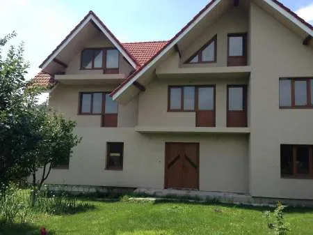 Vand vila nou construita in Comanesti - Imaginea 2