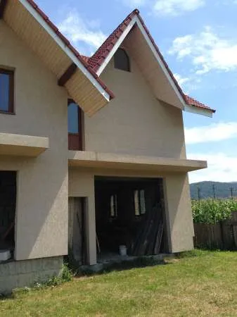 Vand vila nou construita in Comanesti - Imaginea 3