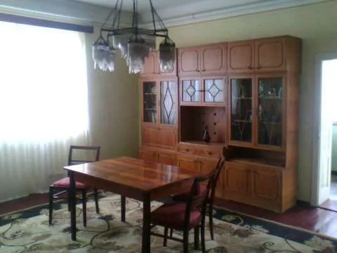 Apartament 4 camere + curte - Imaginea 1