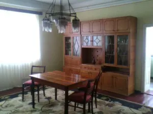Apartament 4 camere + curte